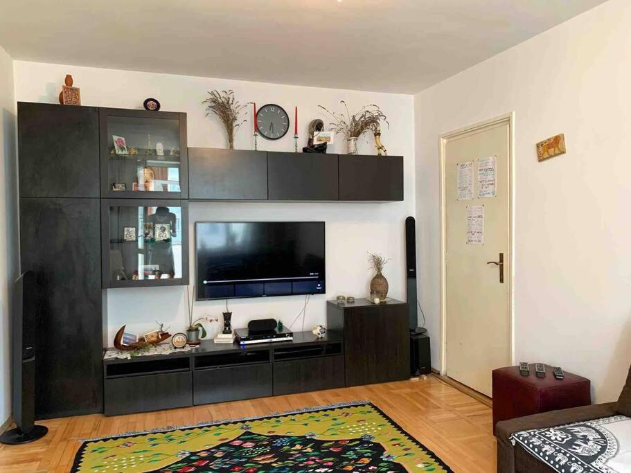 Central Apartment Muncii Area Netflix Bucureşti Ngoại thất bức ảnh